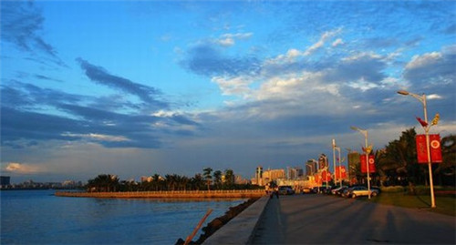 2025加盟特色面馆行业好不好做，加盟世世香锅盖面需要满足什么条件